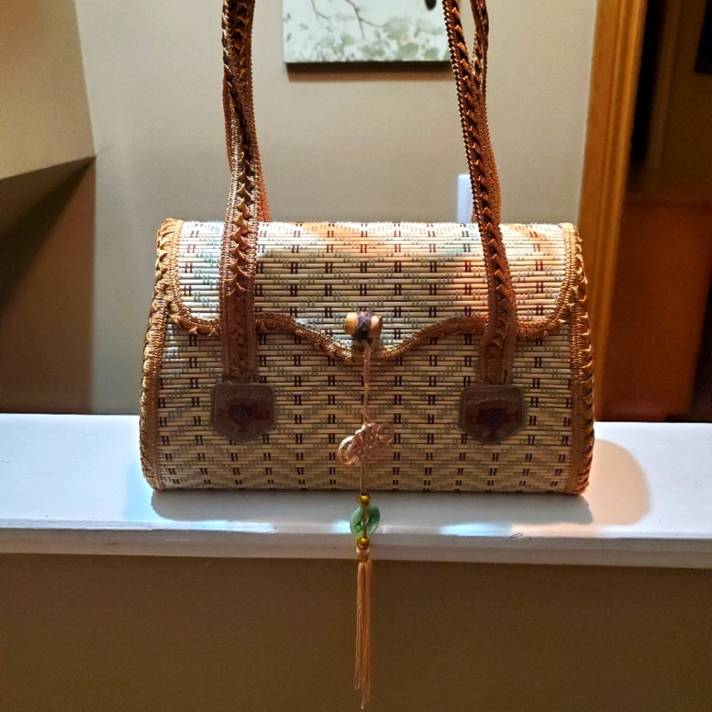 Beautiful vintage wicker purse